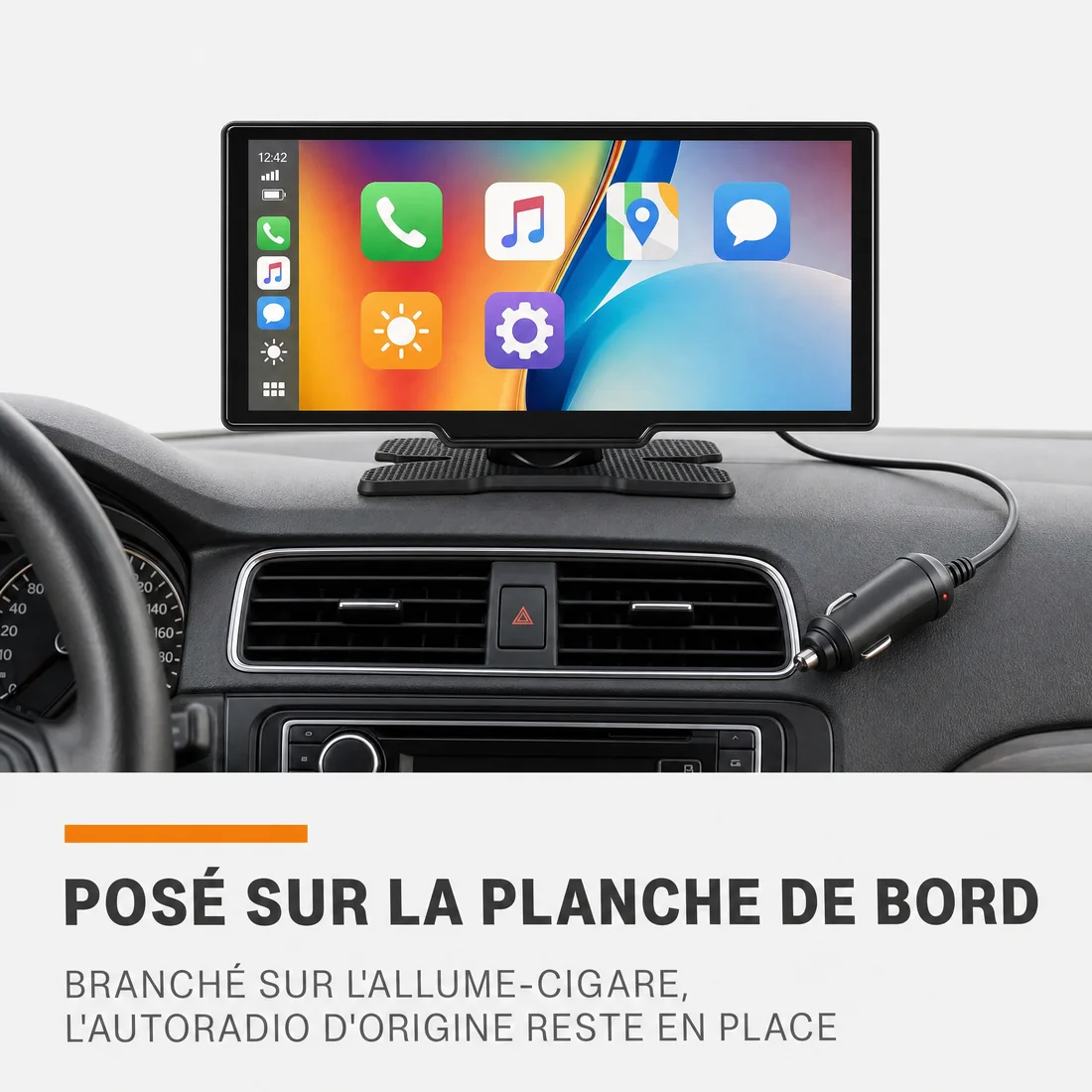 Écran CarPlay 10,26 pouces posé sur la planche de bord, branché sur l'allume-cigare